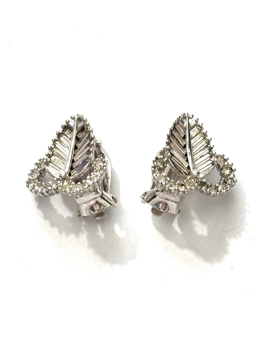 Vintage Pennino Signed 1940s Rhodium Plated Crystal Leaf Clip-On Earrings Silver
